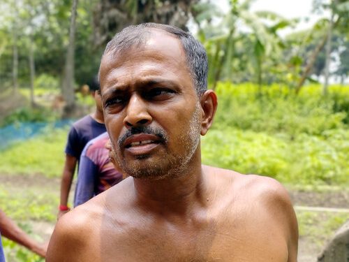 নড়াইলে সরকারী হালটের জমি দখল করে ইউপি সদস্যের ঘেরকাটা