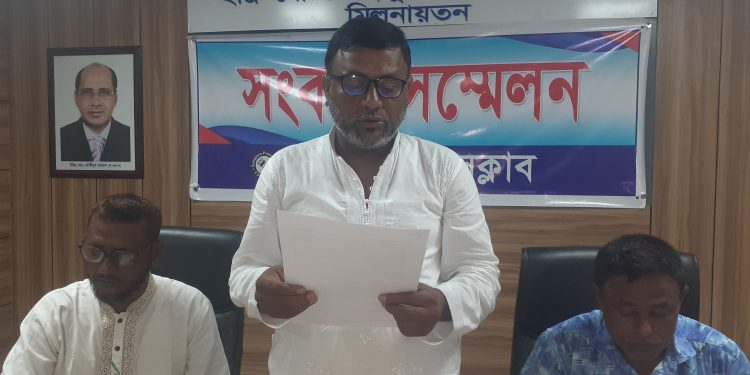 পটুয়াখালীতে চেয়ারম্যানের বিরুদ্ধে দুর্নীতির অভিযোগে সংবাদ সম্মেলন করেছে একই পরিষদের সদস্যরা