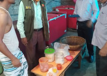 পঞ্চগড়ের বোদা উপজেলায় দুইটি আইসক্রিম কারখানাকে ৮ হাজার টাকা জরিমানা করেছে ভোক্তা