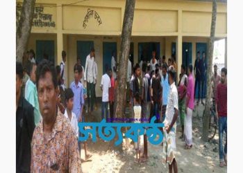 মিঠাপুকুরে পরীক্ষার ফি নিয়ে উত্তেজনা প্রধান শিক্ষককে ধাওয়া