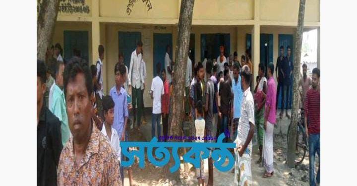 মিঠাপুকুরে পরীক্ষার ফি নিয়ে উত্তেজনা প্রধান শিক্ষককে ধাওয়া