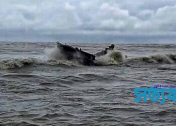 মনপুরায় মেঘনা নদীতে ৩ ট্রলার ডুবি, নিখোঁজ ২০ জেলে