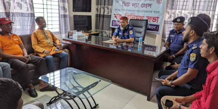 ঈদের ছুটিতে কুয়াকাটায় আগত পর্যটকদের নিরাপত্তা বিষয়ে ট্যুরিস্ট পুলিশের মতবিনিময় সভা।