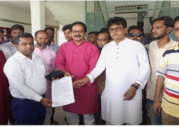 পরিবহন বাস চলাচলের দাবিতে পটুয়াখালীতে মানববন্ধন ও সংবাদ সম্মেলন