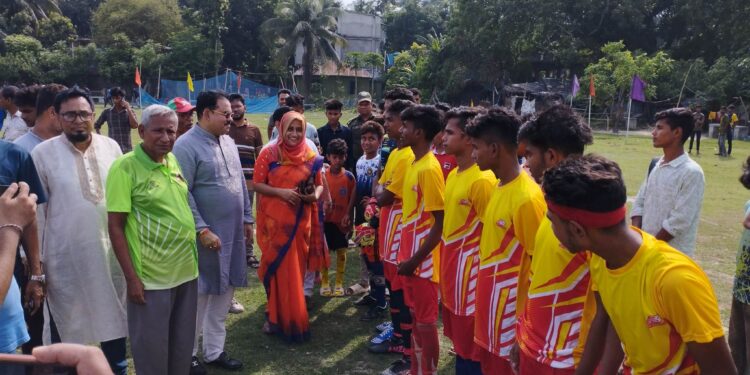 নড়াইল সদর উপজেলা পর্যায়ে বঙ্গবন্ধু জাতীয় গোল্ডকাপ ফুটবল টুর্নামেন্টের উদ্বোধন