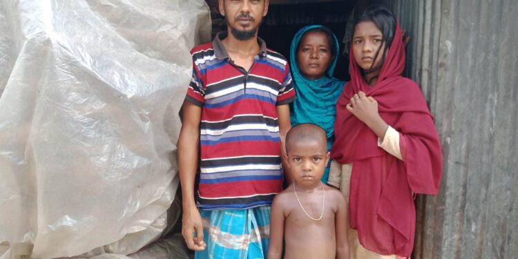 মাথা গোঁজার ঠাঁই নেই অসহায় হালিমার