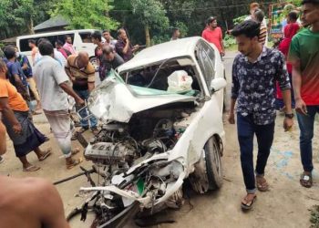 বাঘায় ট্রাকের মুখোমুখি সংঘর্ষে কার দুমড়ে মুচড়ে একই পরিবারের ৩ জনসহ আহত-৪