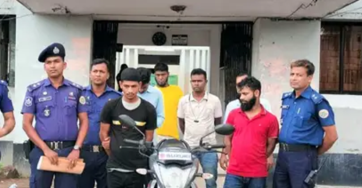 মোটরসাইকেল চুরির টাকায় স্ত্রীকে নিয়ে  কুয়াকাটা ঘুরতে এসে যুবক আটক