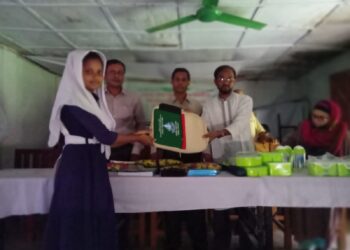 সাধনপুর বালিকা উচ্চ বিদ্যালয়ে শিক্ষা উপকরণ বিতরণ