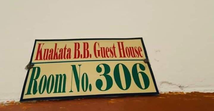 কুয়াকাটায়  মাধ্যমিক বিদ্যালয়ের কক্ষ পর্যটকদের কাছে ভাড়া দেওয়ার অভিযোগ, ফেইসবুকে সমালোচনার ঝড়, 