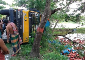 রামপালে গ্যাস বোঝাই ট্রাকে আগুন