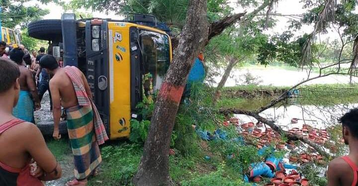 রামপালে গ্যাস বোঝাই ট্রাকে আগুন