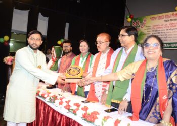 মানব সেবায় মাদার তেরেসা গোল্ডেন এ্যাওয়ার্ড পেলেন কামারপুকুর ইউপি প্যানেল চেয়ারম্যান আব্দুল মুয়ীদ 