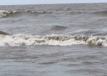 বঙ্গোপসাগরে ২৯ জেলেসহ ২টি ট্রলার ডুবি,  ২৮ জেলে উদ্ধার, ১ জেলে নিখোঁজ