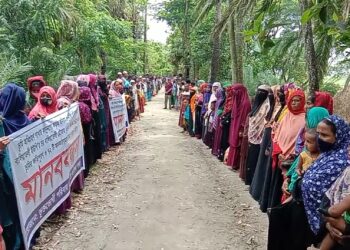 পায়রা বন্দরে ভূমি অধিগ্রহনের ক্ষতিপূরনের টাকা দিতে গড়িমসি, ভুক্তভোগীদের মানববন্ধন
