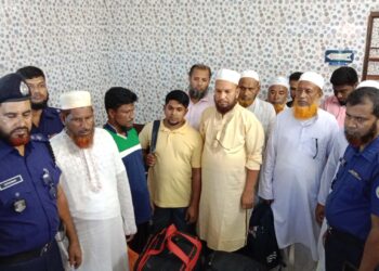 কুয়াকাটায় নাশকতার পরিকল্পনায় গোপন বৈঠক লিফলেট জিহাদী বই জব্দ