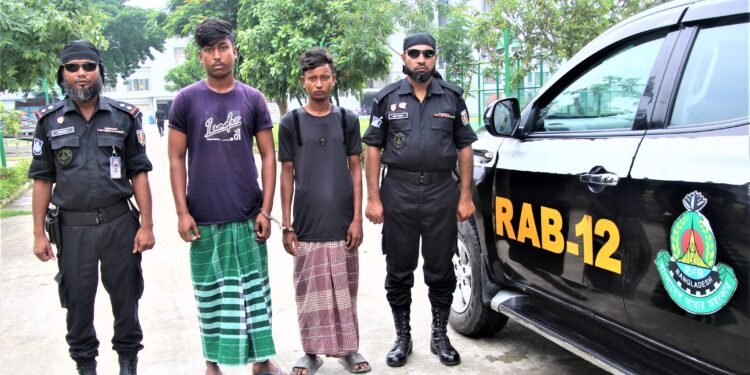 সিরাজগঞ্জে পর্ণোগ্রাফি মামলার এজহারভূক্ত ২ জন আসামীকে আটক করেছে র্যাব-১২