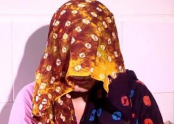 পুঠিয়ায় দেবরের বাড়িতে ভাবির অনশন