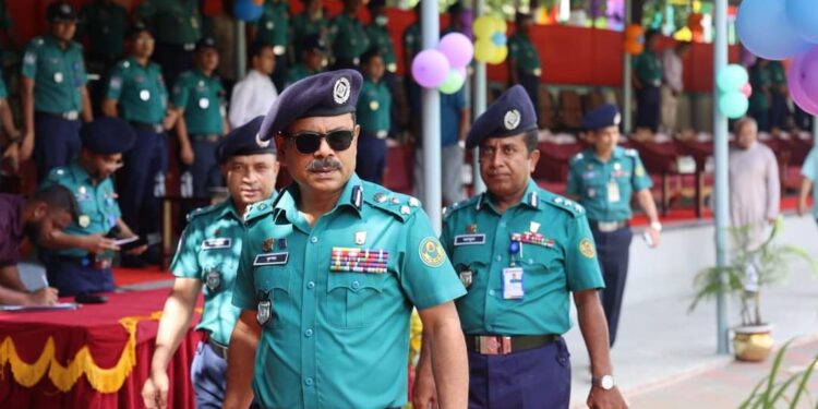 বাংলাদেশ পুলিশ ফুটবল চ্যাম্পিয়নশীপের উদ্বোধনী অনুষ্ঠানে সিএমপি কমিশনার