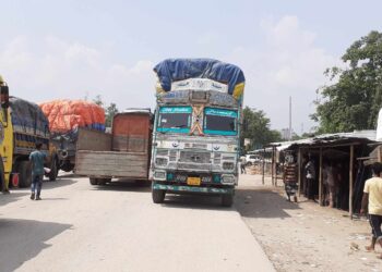 বাংলাবান্ধা স্থলবন্দরে ১১দিন পর আসছে পাথর