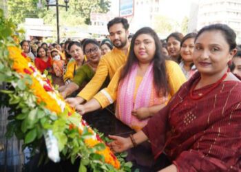 বঙ্গবন্ধুসহ জাতীয় চার নেতার প্রতিকৃতিতে ডা. অর্ণা জামানের শ্রদ্ধা নিবেদন