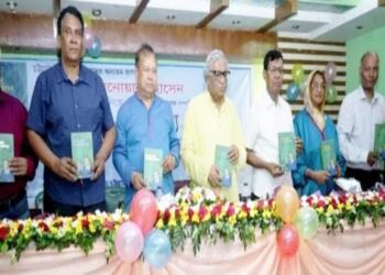 চট্টগ্রামের উন্নয়নে অদম্য ব্যারিস্টার মনোয়ার-ড.অনুপম সেন