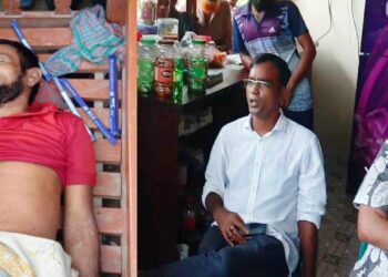 আগৈলঝাড়ায় এক জনের মৃত্যু,স্বজনরা জানান হার্টএটাক,কিছু লোক বলেন পুলিশ দেখে—