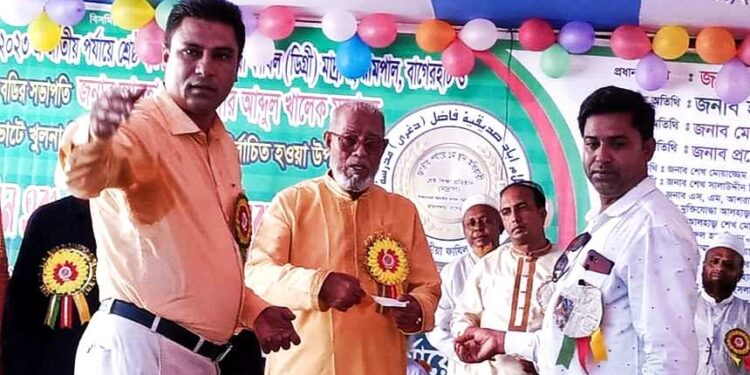 রামপালে বিশিষ্ট ব্যবসায়ী সাইফুজ্জামান’র শিক্ষা প্রতিষ্ঠানে আর্থিক সহায়তা প্রদান