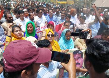 নরসিংদীর মাধবদীতে আওয়ামী লীগের শান্তি সমাবেশ ও বিএনপির পথযাত্রা অনুষ্ঠিত 