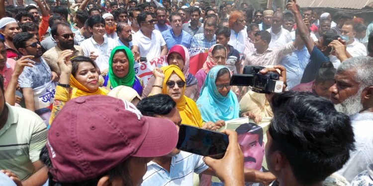 নরসিংদীর মাধবদীতে আওয়ামী লীগের শান্তি সমাবেশ ও বিএনপির পথযাত্রা অনুষ্ঠিত 