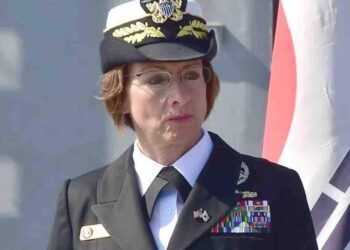 মার্কিন নৌবাহিনীতে প্রথম নারী প্রধান হতে পারবেন অ্যাডমিরাল লিসা ফ্রানচেত্তিক