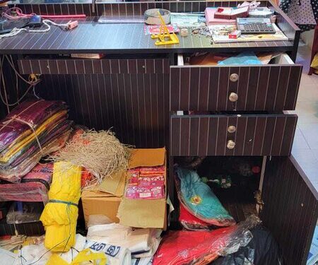 চোর আতংকে পৌরবাসি বাগেরহাট পৌর শহরে একরাতে ৭ টি দোকানে চুরি