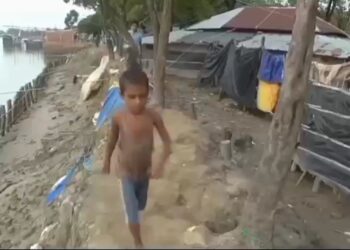 বাঁশখালীতে পানি শঙ্কায় নির্ঘুমে সহস্রাধিক পরিবার 