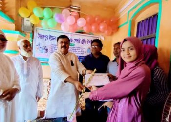 সৈয়দপুরে কম্পিউটার ও সেলাই প্রশিক্ষণে প্রশিক্ষণার্থীদের মাঝে সনদপত্র বিতরণ 