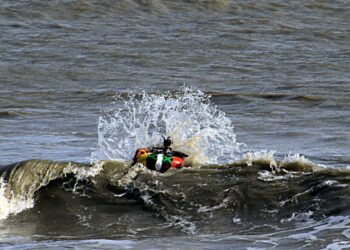 লঘুচাপের প্রভাবে উত্তাল সমুদ্র, বিপাকে সমুদ্রগামী জেলেরা