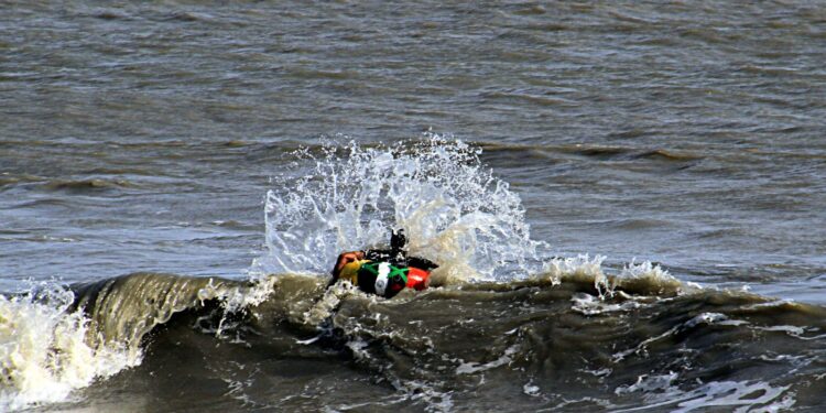 লঘুচাপের প্রভাবে উত্তাল সমুদ্র, বিপাকে সমুদ্রগামী জেলেরা