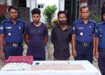 চিরিরবন্দরে দুই মাদক ব্যবসায়ী আঁটক