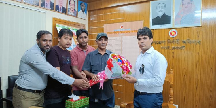 কাপ্তাইয়ে নবাগত ইউএনও’কে ফুলেল শুভেচ্ছা জানালেন প্রেস ক্লাব নেতৃবৃন্দরা