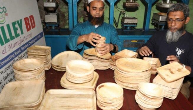 ভোলায় সুপারীর খোল থেকে তৈজসপত্র তৈরীতে তিন উদ্যেক্তার সফলতা