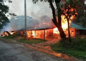 কুতুকছড়িতে ভয়াবহ অগ্নিকান্ডে ৯ দোকান পুড়ে ছাই