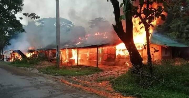 কুতুকছড়িতে ভয়াবহ অগ্নিকান্ডে ৯ দোকান পুড়ে ছাই