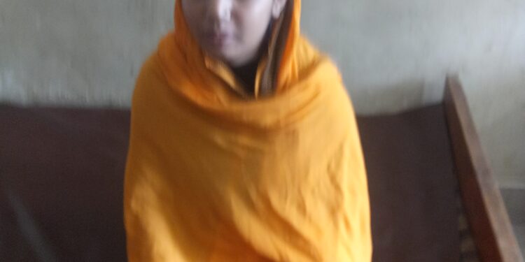 বাঁশখালীতে মারধর করে এক প্রবাসীর বাড়ি থেকে ঝমালামাল লুট,আহত ২ 