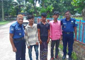 রামপালে থানা পুলিশের পৃথক অভিযানে মাদকসহ আটক ৩