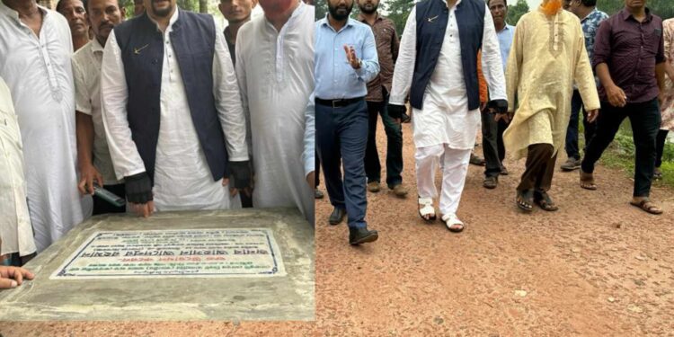 সৈয়দপুর পোড়াহাট থেকে তারাগঞ্জ রাস্তা নির্মাণ কাজ পরিদর্শনে আদেল