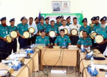 নগর পুলিশের ১৮ জন কর্মকর্তা ও পুলিশ সদস্যরা পেলেন সম্মাননা স্মারক