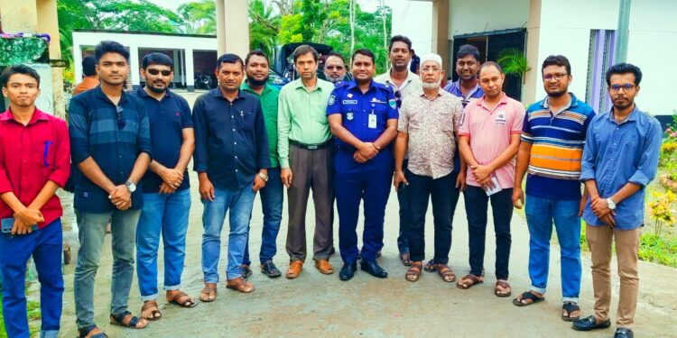 রামপাল প্রেসক্লাবের সদস্যদের সাথে ওসি’র মতবিনিময়