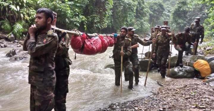 দুর্গম পাহাড়ে মানবতার সেবায় বাংলাদেশ সেনাবাহিনী- লাশ উদ্ধার