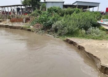 তীব্র নদী ভাঙনে হুমকিতে মৈনটঘাট