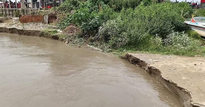 তীব্র নদী ভাঙনে হুমকিতে মৈনটঘাট