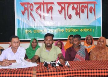 পবায় জমি দখল নিয়ে বাড়ি পোড়ানো ও মামলার অভিযোগ